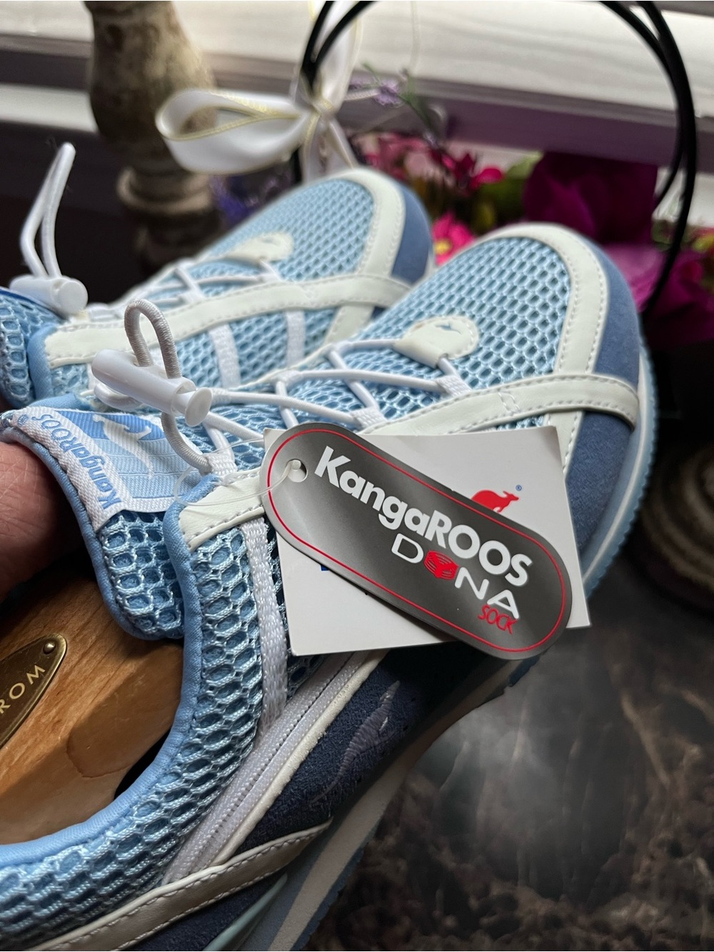 Kangaroos Lucky
Dyna Foam
Athletic/Lifestyle
Retro Shoes
Size 7.5 for Women